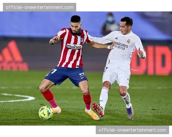 球迷骚乱:柏林德比中部分球迷向场内投掷烟火,比赛中断十分钟 球迷骚乱:柏林德比中部分球迷向场内投掷烟火,比赛中断十分钟