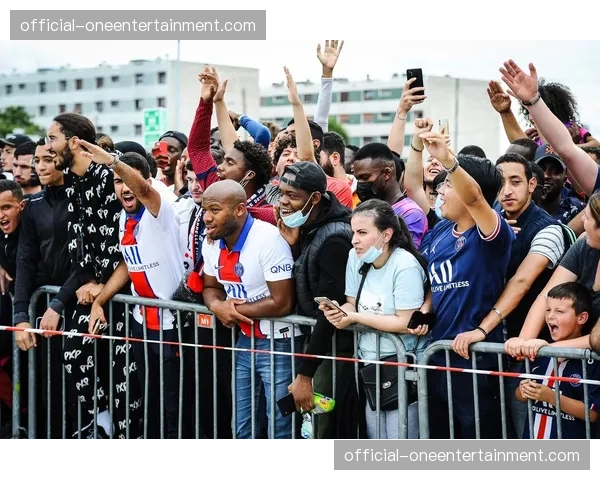 法国足协就马赛球迷在与巴黎比赛中的大规模不当行为提起法律诉讼